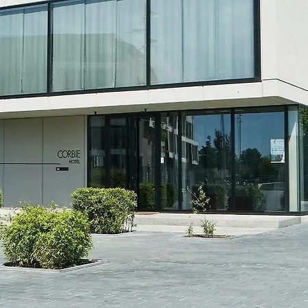Corbie Hotell Lommel